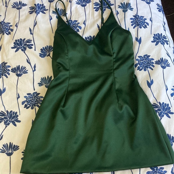 Green mini dress, perfect condition size small - Picture 1 of 3